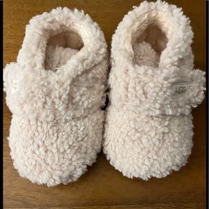 UGG Bixbee Bootie. Size M (4/5). Natural faux fur
